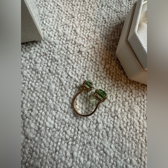 Swarovski Crystal toi et moi ring green emerald cut stones new in box never worn - Picture 6 of 10